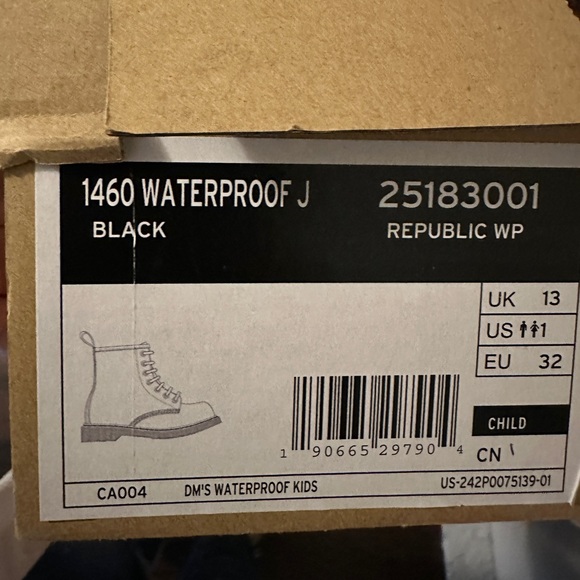 DR. MARTENS CHILD BOOTS - BRAND NEW - Picture 5 of 5